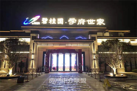 泰安市岱岳区绿地公馆2室1厅1卫62万70m2出售
